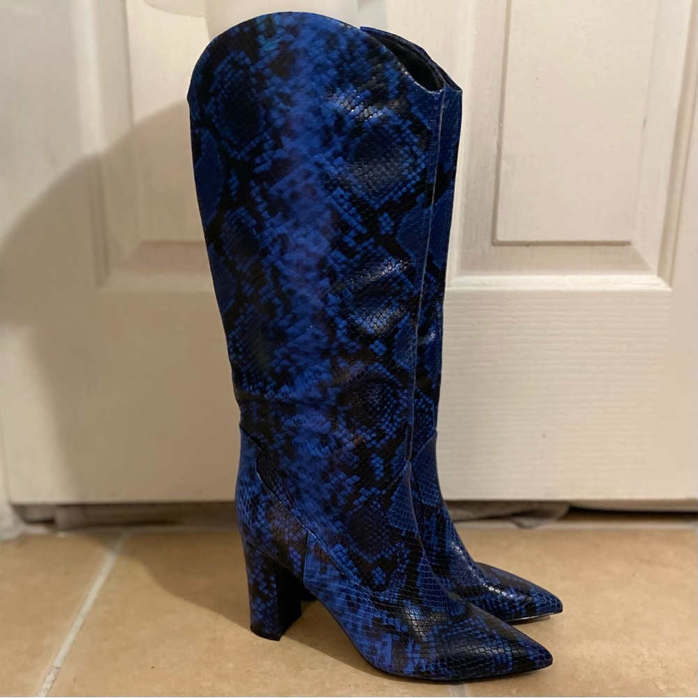 Size 8 Marc Fisher Blue Snakeskin Boot